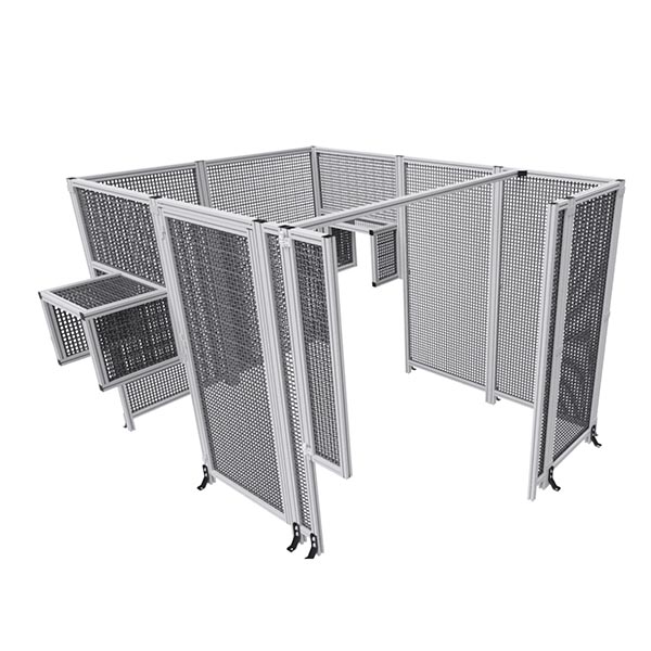 Avax ograjen prostor z aluminijastimi profili in mrežastimi paneli.